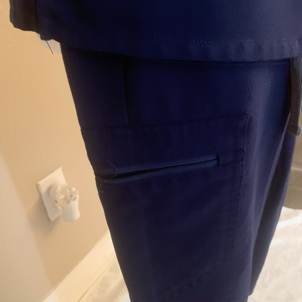 Figs Deep Blue Scrubs Medical Uniform Set Tops XXS, Pants XXSP - Picture 3 of 9